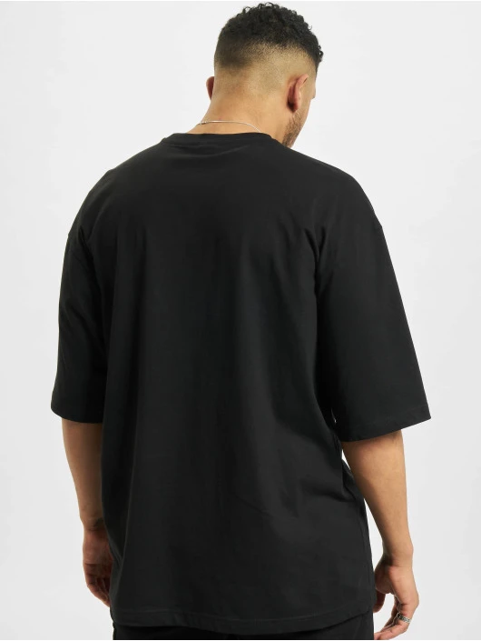 URBAN CLASSICS Herren T-Shirt Big Double Pocket In Schwarz 2 URBAN CLASSICS Herren T-Shirt Big Double Pocket In Schwarz – Bild 2